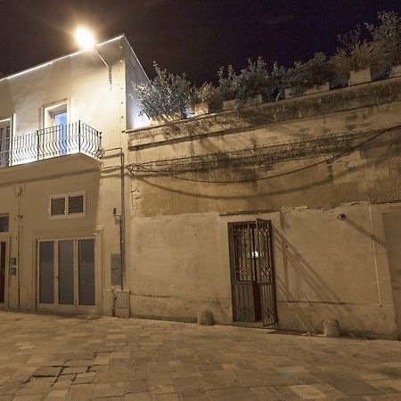 La Loggia Dei Rayno Bed & Breakfast Lecce Exterior photo