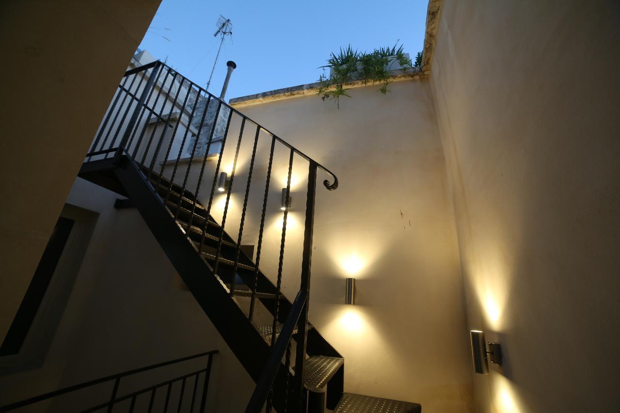 La Loggia Dei Rayno Bed & Breakfast Lecce Exterior photo